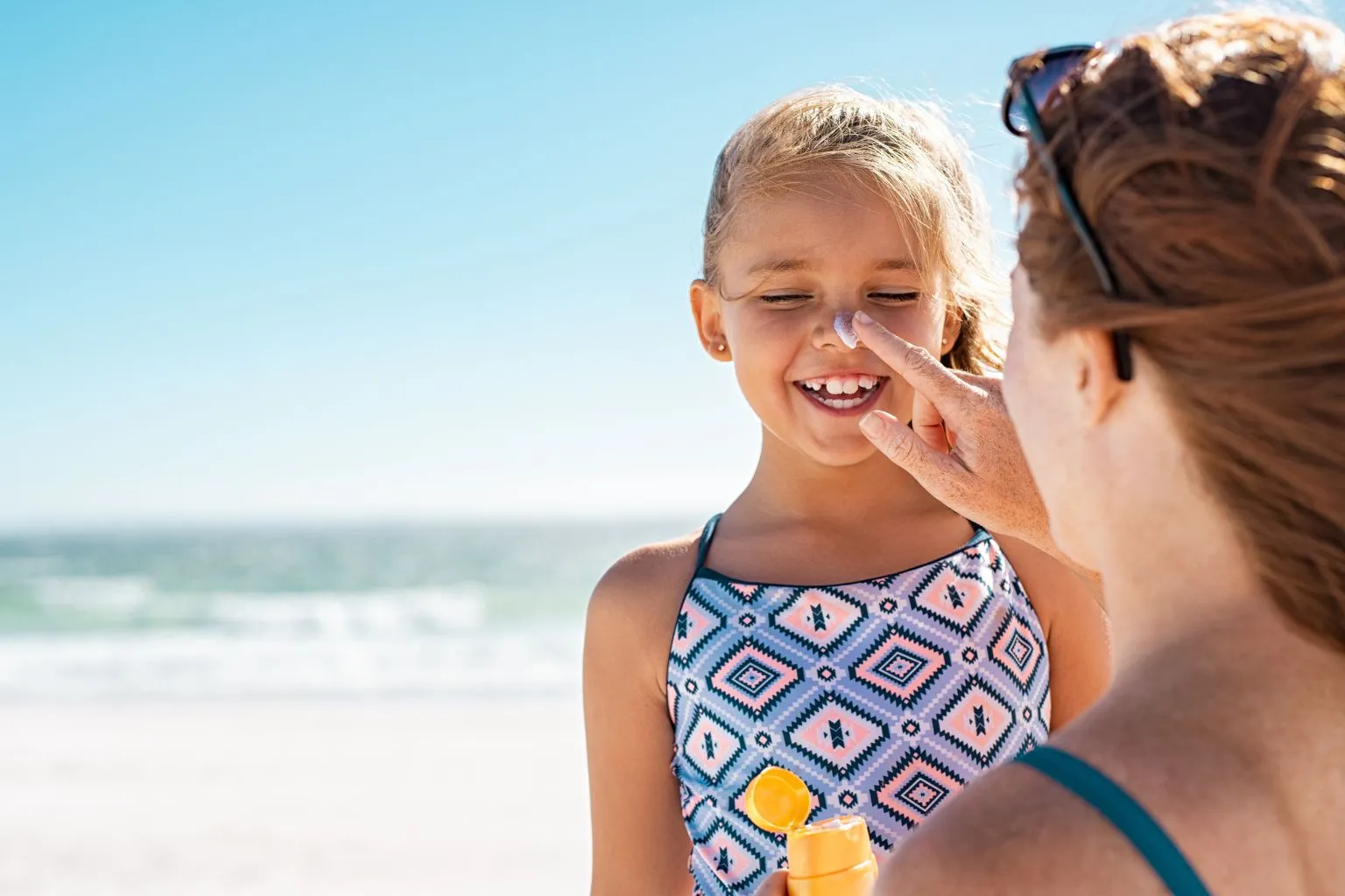 Come proteggere la pelle dei bambini dal sole?